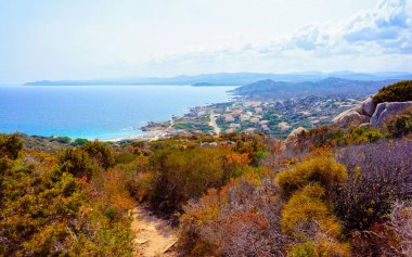 Capo Testa refleksindeki Akdeniz manzarası