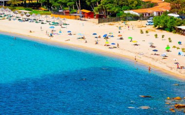 Villasimius refleksinde Akdeniz 'de plajlı manzara