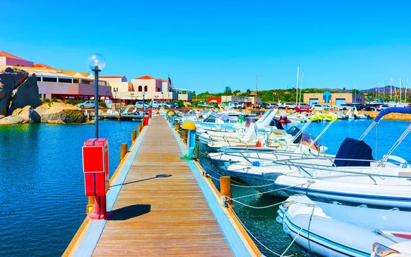 Port z jachtami Villasimius Cagliari Południowej Sardynii refleks — Zdjęcie stockowe