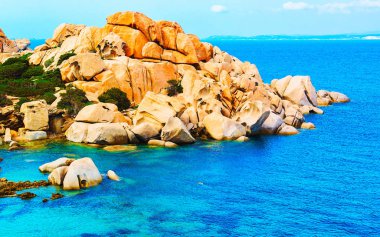 Capo Testa Akdeniz 'deki kayalar Santa Teresa Gallura refleksi