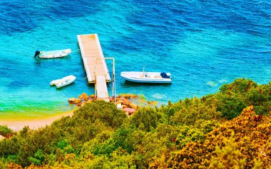 Capo Coda Cavallo San Teodoro iskelesinde Olbia Tempio Sardinia refleksi