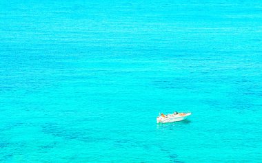 Capo Testa 'da tekne Santa Teresa Gallura Sardunya İtalya refleksi