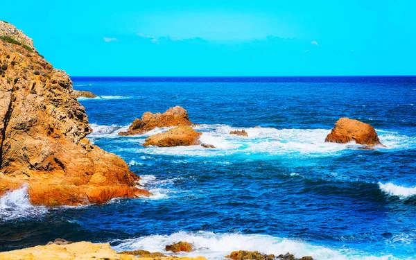 Küste von Capo Pecora Strand am Mittelmeer Sardinien Reflex — Stockfoto