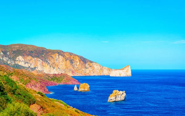 Porto Corallo a Nebida con Mar Mediterraneo vicino Cagliari provincia riflesso — Foto Stock