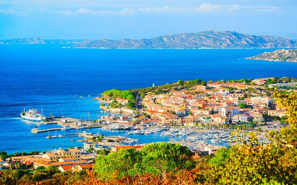 Paisagem da Ilha Palau Maddalena, reflexo da Sardenha — Fotografia de Stock