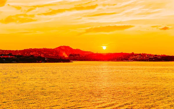 Východ slunce na Porto Rotondo Středozemní moře Sardinie Itálie reflex — Stock fotografie