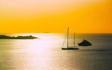 Costa Smeralda Sardunya refleksindeki Porto Rotondo 'da yat ve gemi.