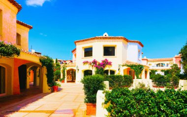 Porto Cervo Sardunya refleksi Binası Mimarisi ile Sokak