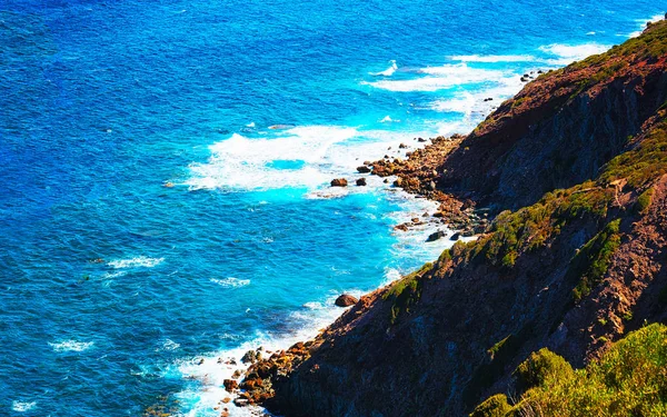 Porto Corallo Nebidában és a Földközi-tenger partján Szardínia reflex — Stock Fotó