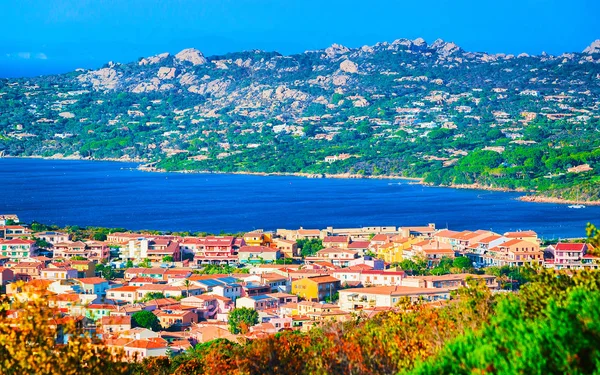 Landschap van Palau Maddalena eiland Sardinië reflex — Stockfoto