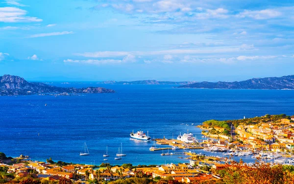 Panorama op La Maddalena in Costa Smeralda aan de Middellandse Zee reflex — Stockfoto