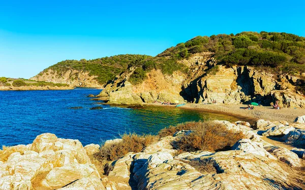 Playa de Chia en el Mar Mediterráneo reflejo de Cerdeña — Foto de Stock