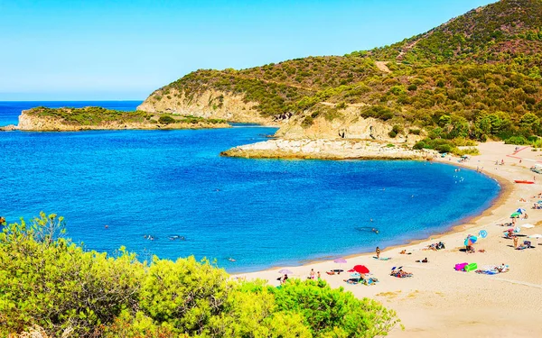 Spiaggia di Chia e Mar Mediterraneo riflesso — Foto Stock