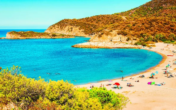 Spiaggia di Chia nel Mar Mediterraneo nel Sud Sardegna riflesso Italia — Foto Stock