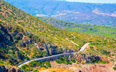 Sardunya 'da Cagliari yakınlarında Carbonia' da otoyol manzarası