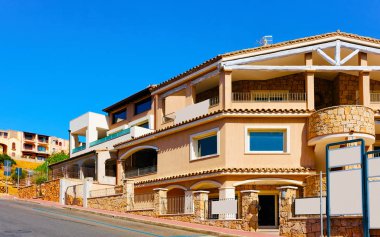 Cagliari 'nin ilçesinde yol manzarası