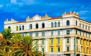 Cagliari refleksindeki şehir manzarası