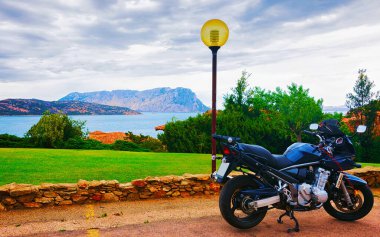 Tavolara Adası San Teodoro 'dan görüldü Olbia Tempio Sardinia refleksi