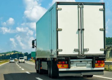 Kanton İsviçre Cenevre'de de yol kamyon
