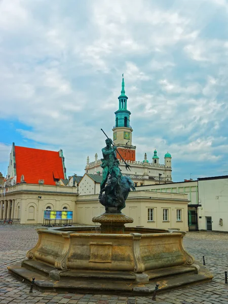 Fuente de Neptuno en la Plaza del Mercado Viejo en Poznan — Foto de Stock