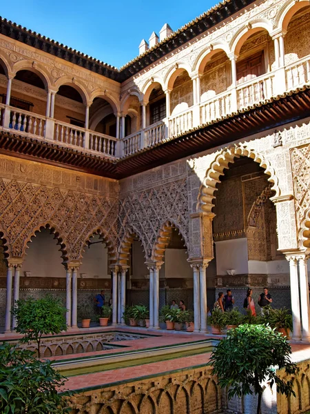 Gården i Royal Alcazar Place i Sevilla — Stockfoto