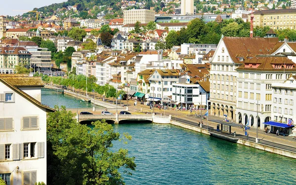 Ponte em Limmatquai, no centro da cidade de Zurique — Fotografia de Stock