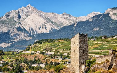 Sion Valais İsviçre dağlarında Haut Cry Majorie Kalesi