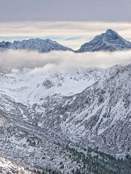 冬季在塔特拉邦Zakopane的Kasprowy Wierch山顶的云彩 — 图库照片