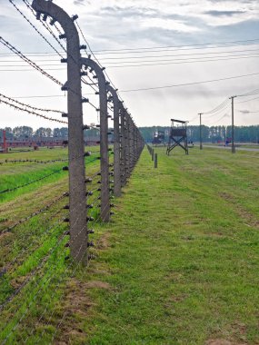 Auschwitz Birkenau toplama kampındaki gözetleme kulesi.