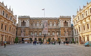 Piccadilly Londra Kraliyet Sanat Akademisi