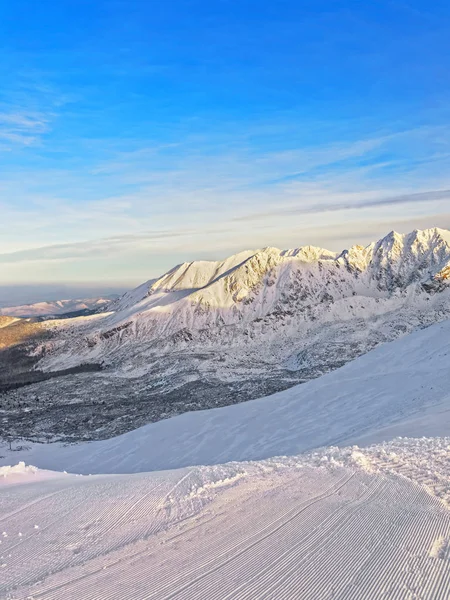 Sonniges Wetter auf der Kasprowy Wierch in Zakopane in der Tatra im Winter — Stockfoto