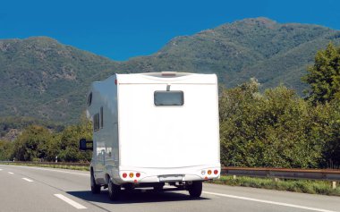 Beyaz Karavan İsviçre 'de yolda