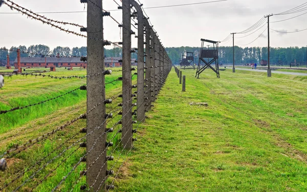 Rozhledna v koncentračním táboře Osvětim Birkenau — Stock fotografie