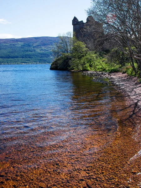 A skóciai Loch Ness Urquhart-kastély romjai — Stock Fotó