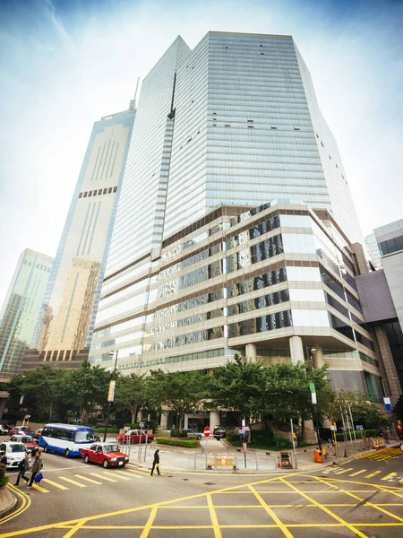 Trafic routier et gratte-ciel modernes de Hong Kong — Photo
