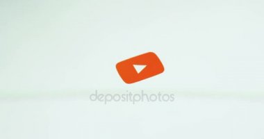 New York - 17 Ocak 2016: sosyal medya. Youtube gidişli videoları bir mobil akıllı telefon aygıtı kapatın. Parmak popüler youtube videoları tomar kapatmak