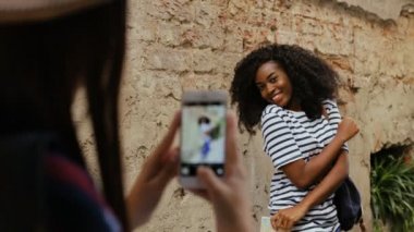 genç güzel kadın fotoğraf çekmek