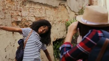 genç güzel kadın fotoğraf çekmek