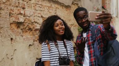 Afrikalı çift fotoğraf çekmek