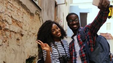 Afrikalı çift fotoğraf çekmek