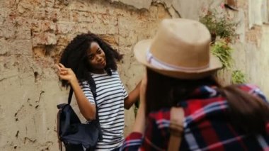 genç güzel kadın fotoğraf çekmek