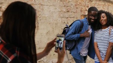 Genç arkadaşlar fotoğraf çekmek