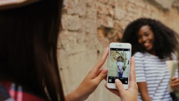 Young beautiful women take photo — Stock Video