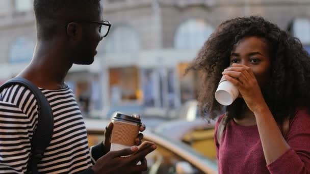 Coppia africana con caffè — Video Stock