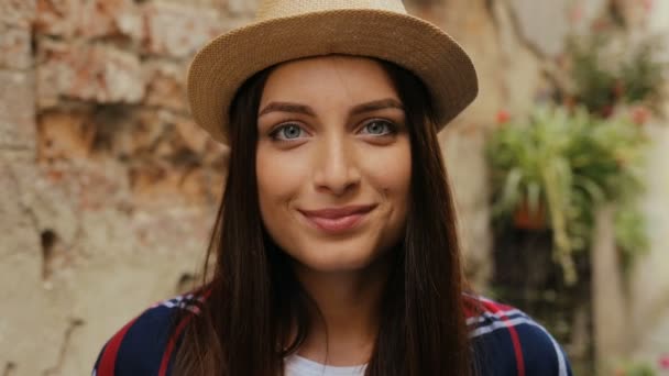 Brunette woman in hat — Stock Video