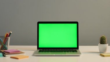Masada yeşil ekranlı dizüstü