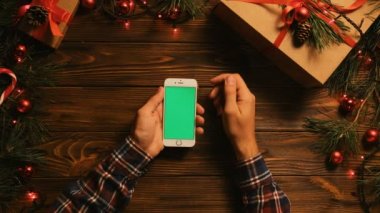 Yeşil ekran sayfaları swiping erkek parmak 