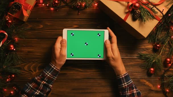 Man holding white tablet computer — Stock Video