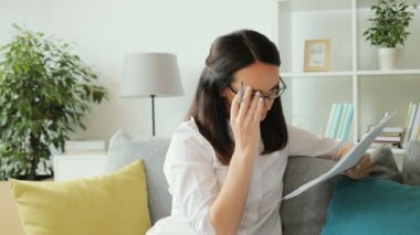 kadın holding defter ve kalem