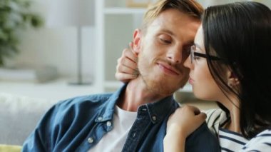 aşık kadın adamla